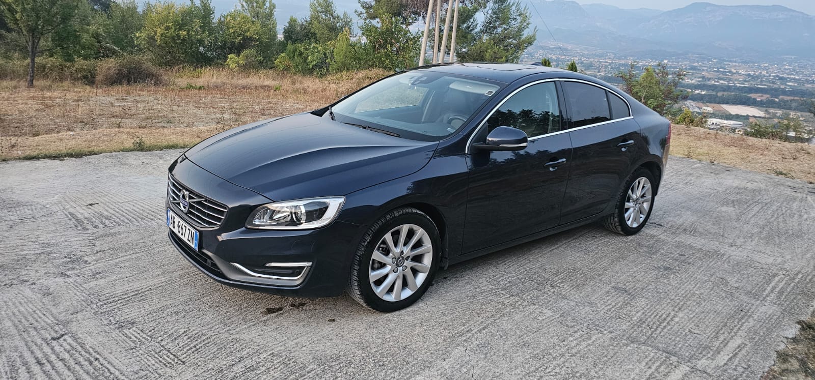 Volvo S60 - main photo