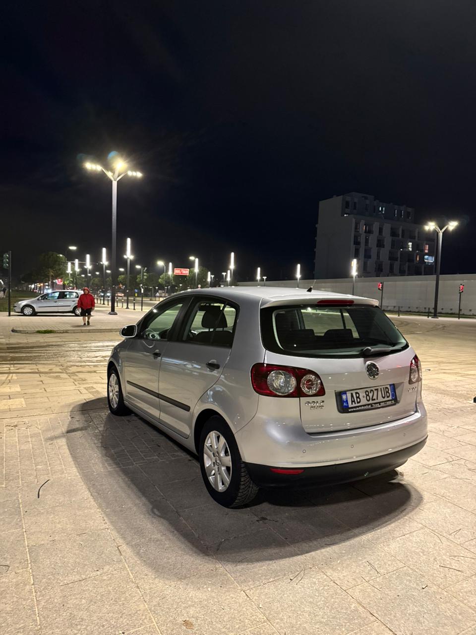 Volkswagen Golf Plus - side view