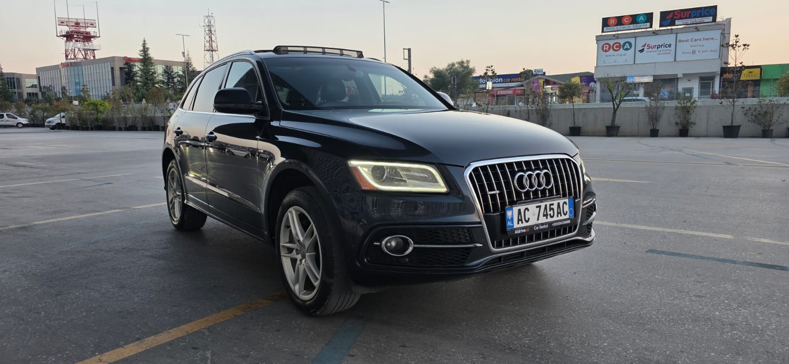 Audi Q5 - side view