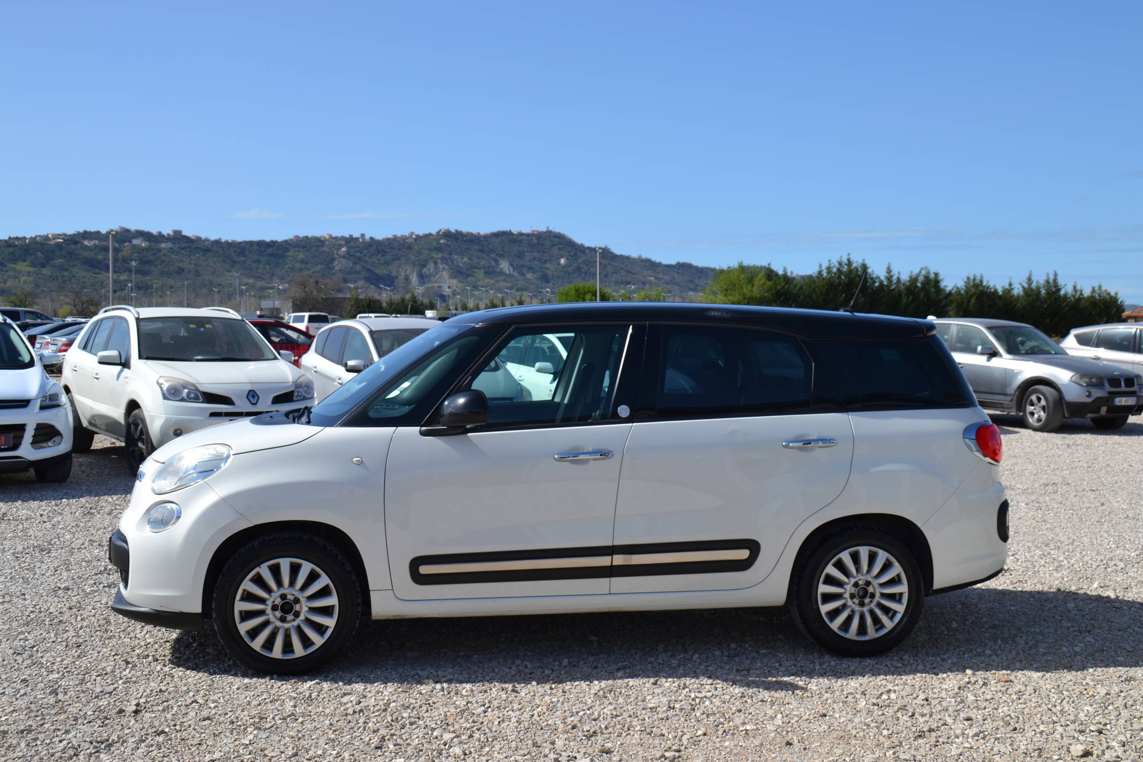 FIAT 500L - side view