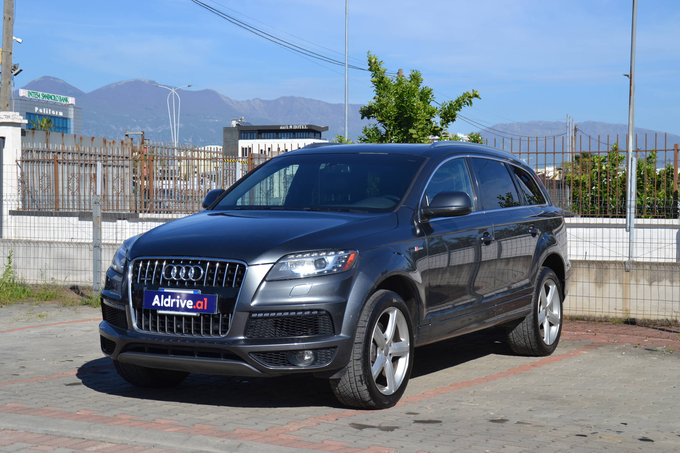 Audi Q7 RentX Albania