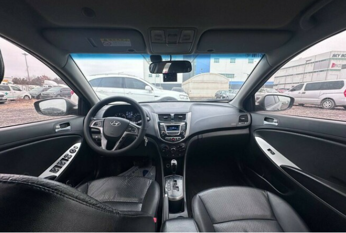 Hyundai Accent - photo 3