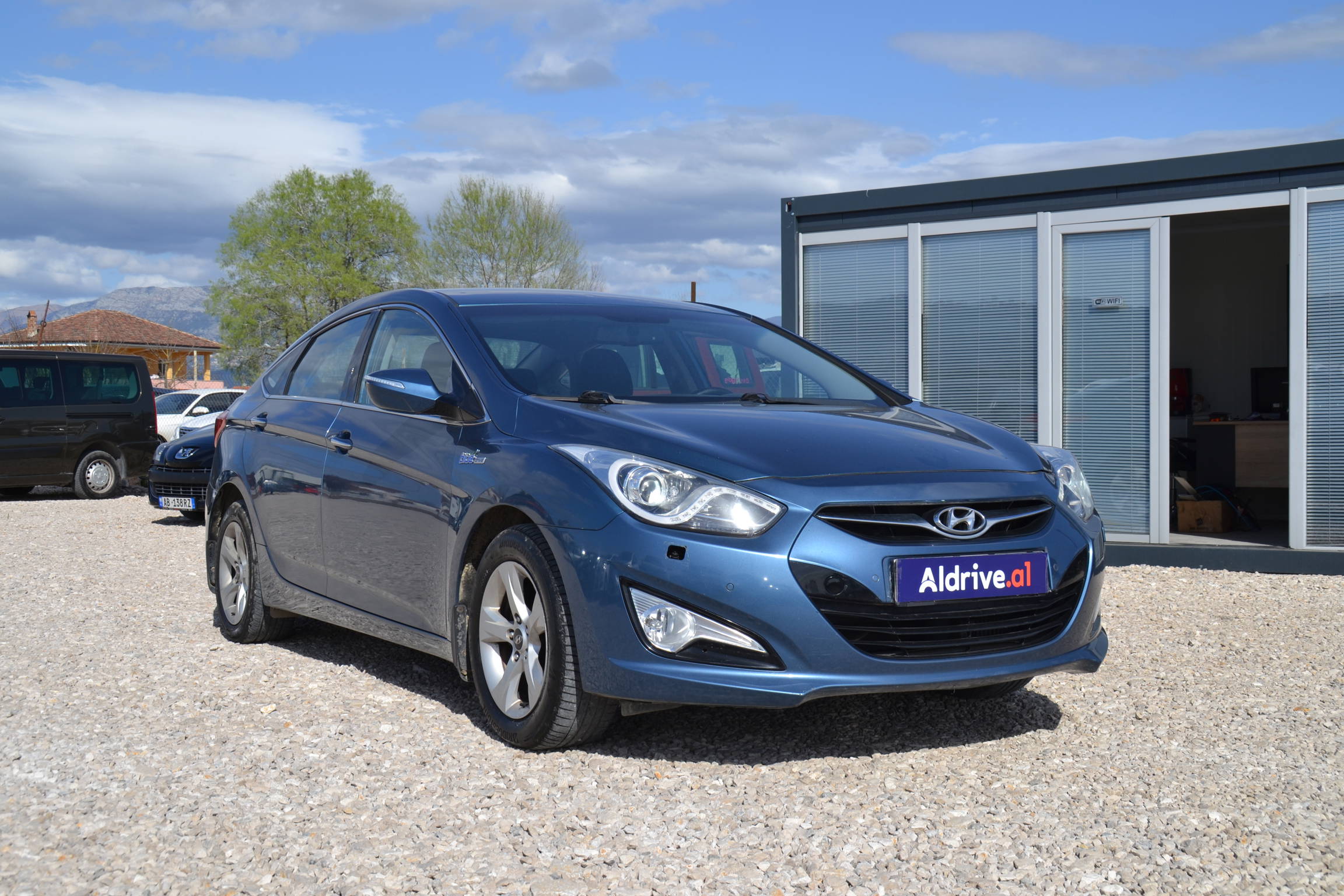 Hyundai I40 - side view
