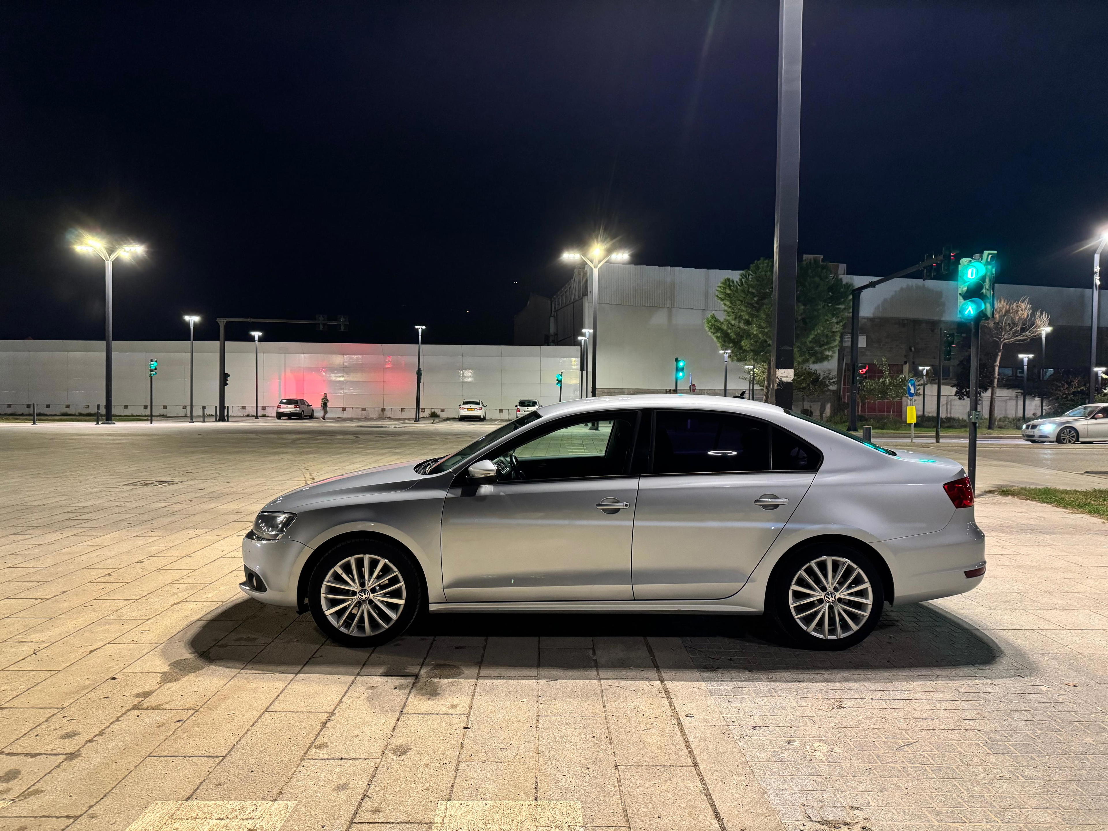 Volkswagen Jetta - side view