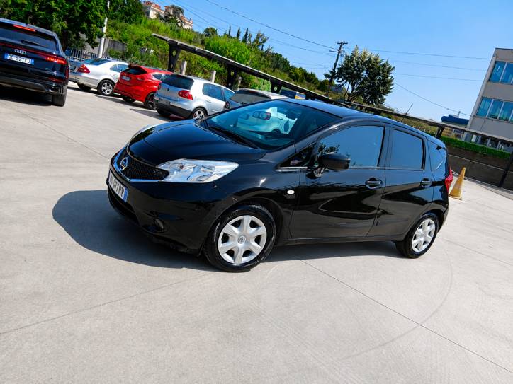 Nissan Versa Note - side view