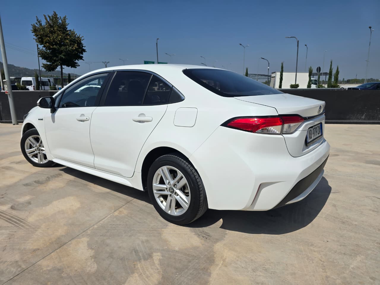 Toyota Camry Hybrid - photo 3