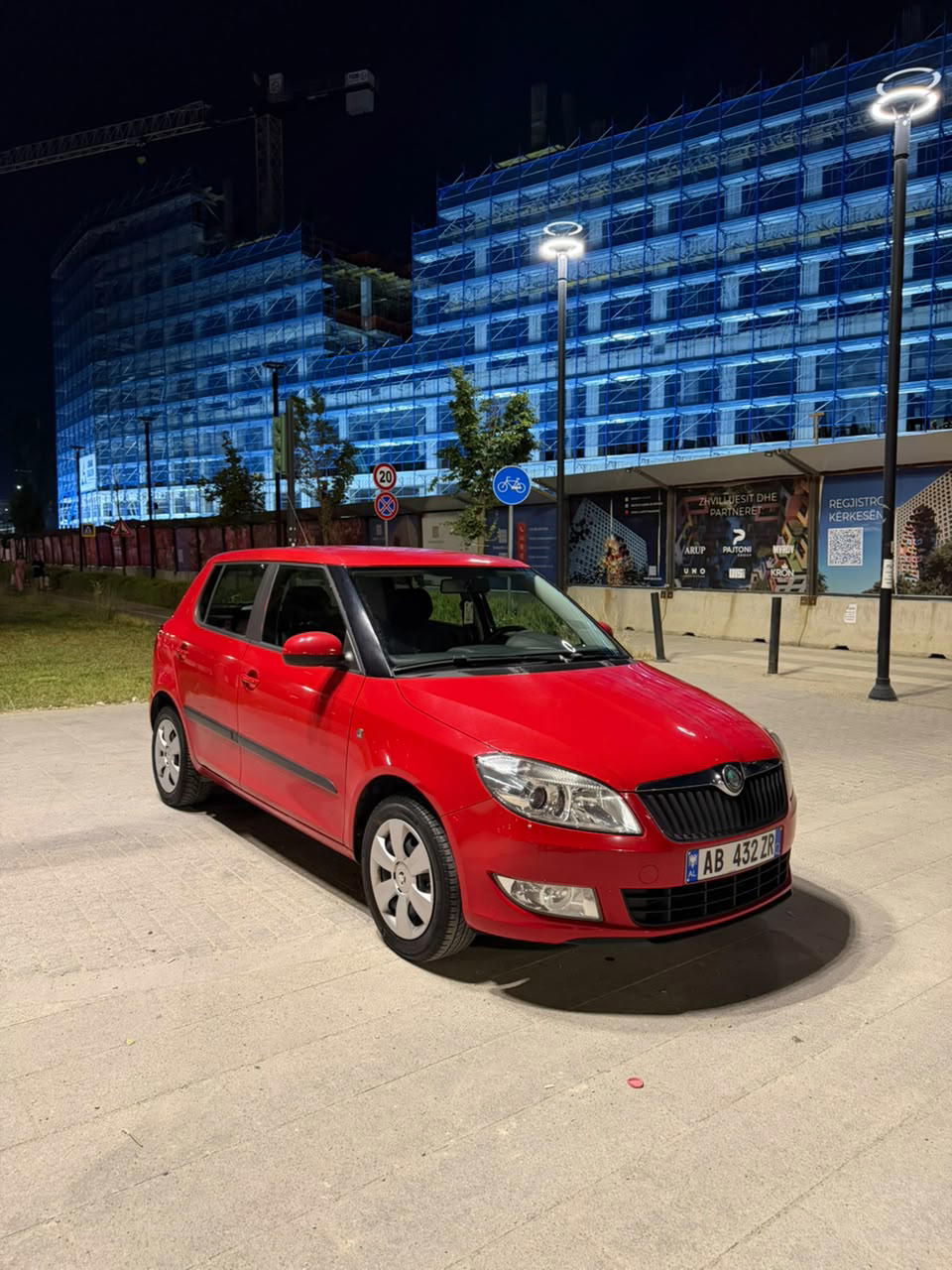 Skoda Fabia - side view