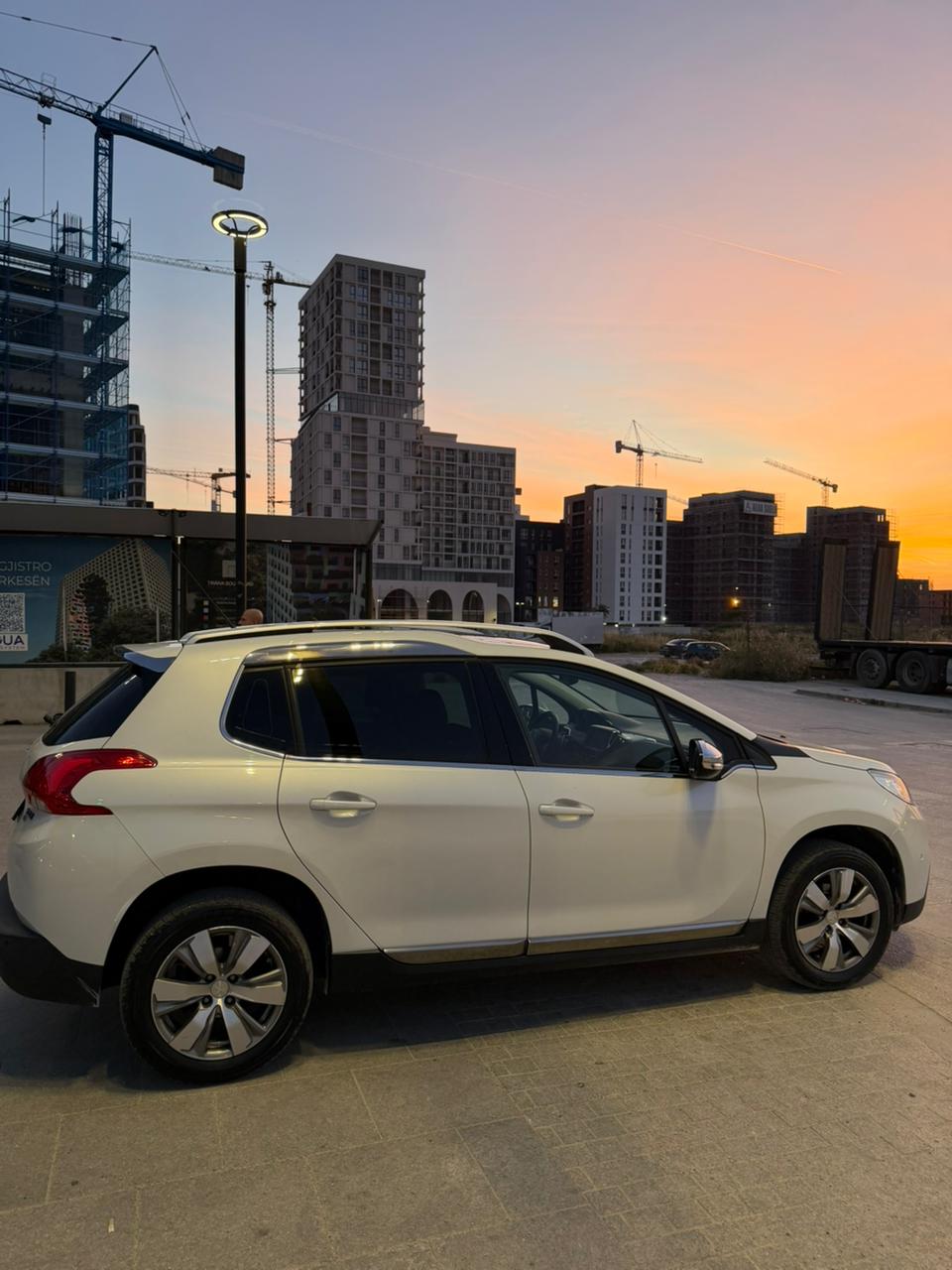 Peugeot 2008 - side view
