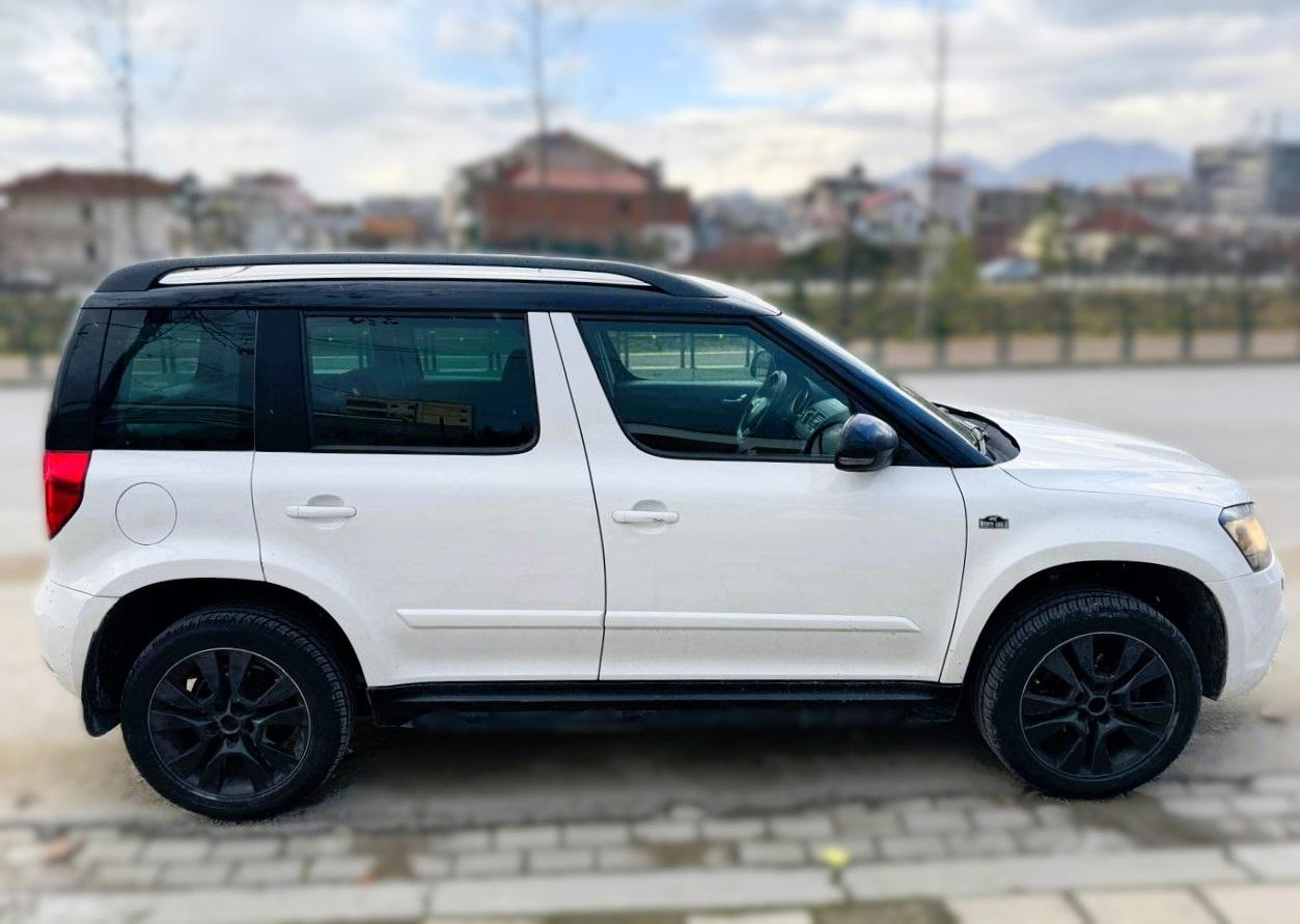 Skoda Karoq - side view