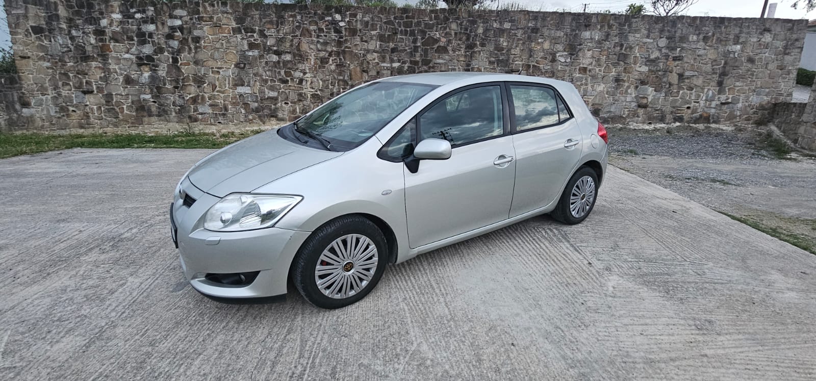Toyota Auris - main photo