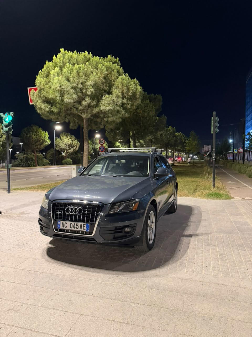 Audi Q5 - side view