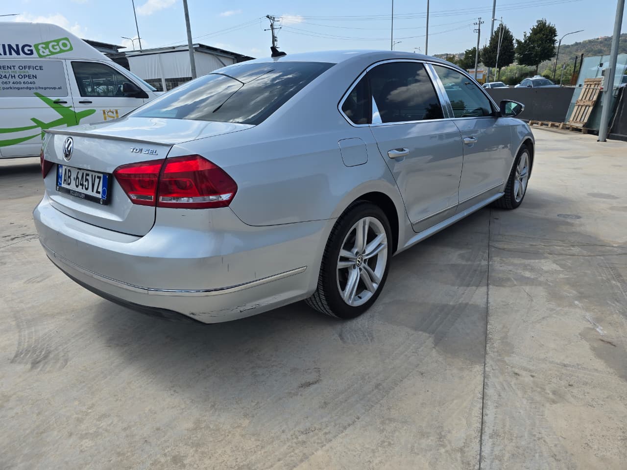 Volkswagen Passat - side view