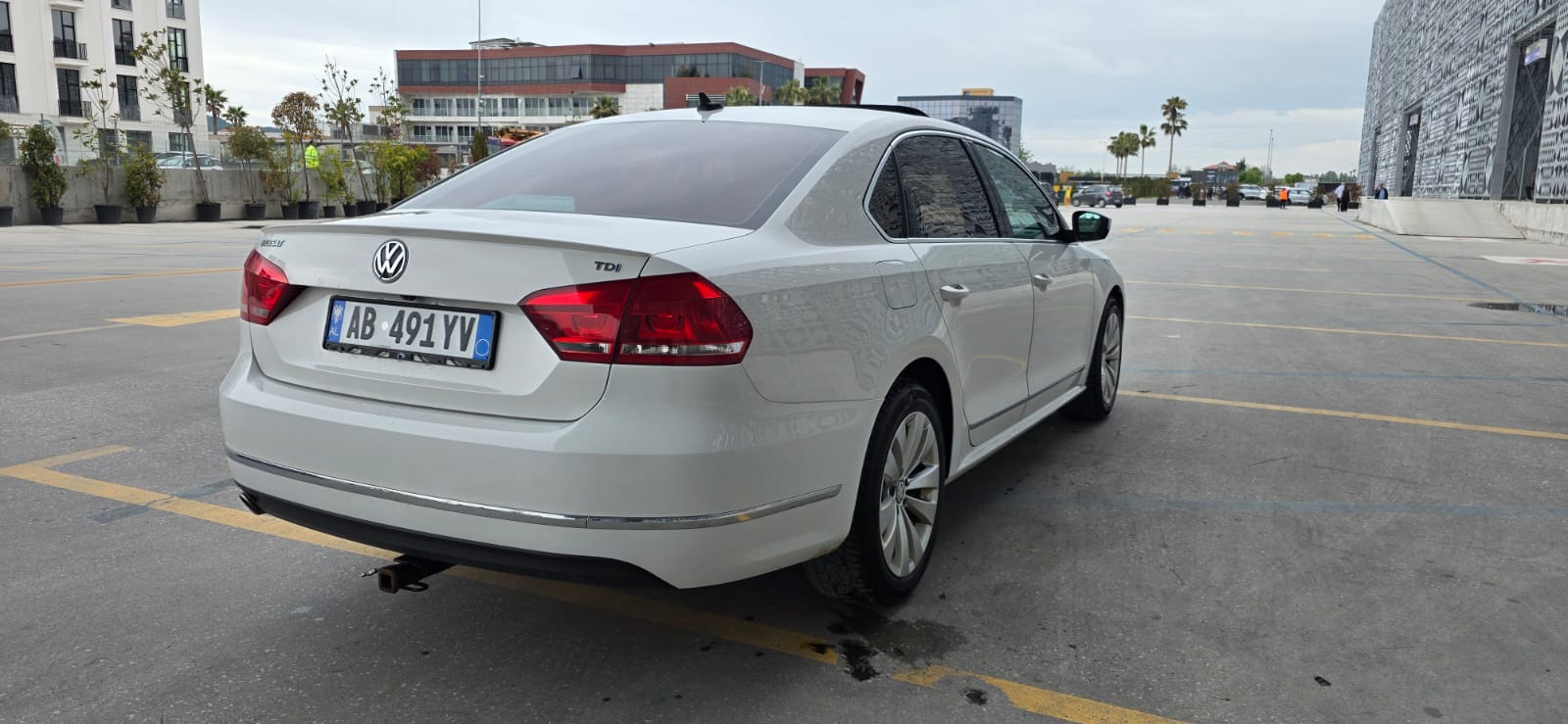 Volkswagen Passat - side view