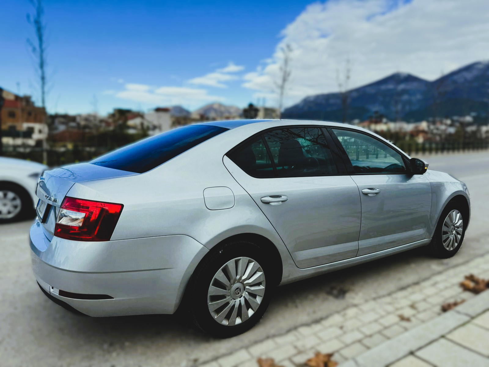 Skoda Octavia - side view