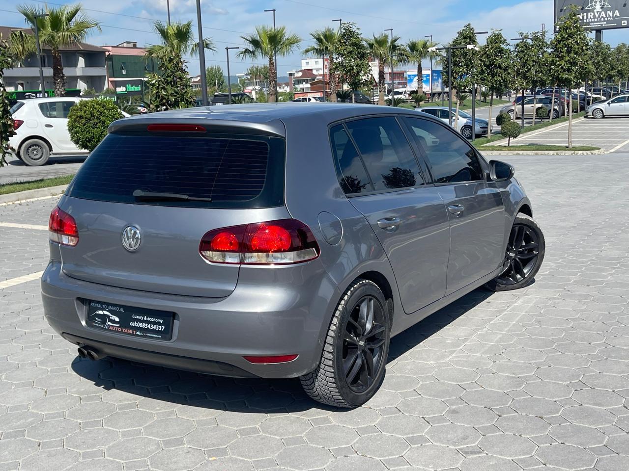 Volkswagen Golf - side view