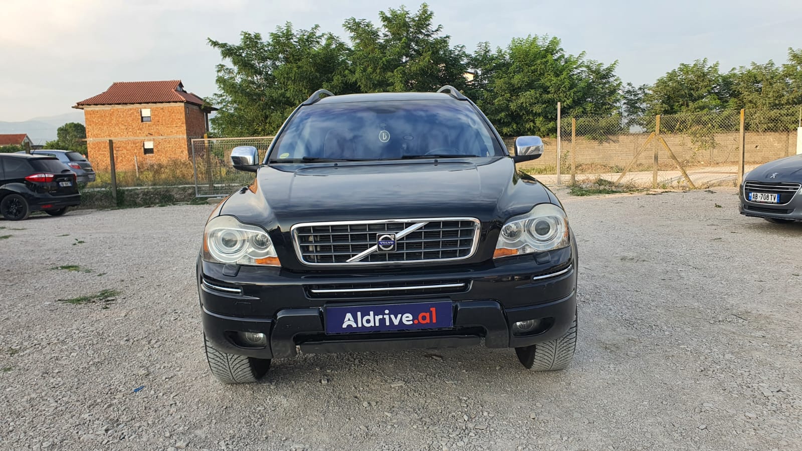 Volvo XC90 - side view