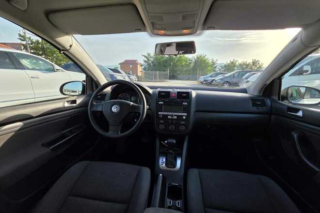 Volkswagen Golf - side view