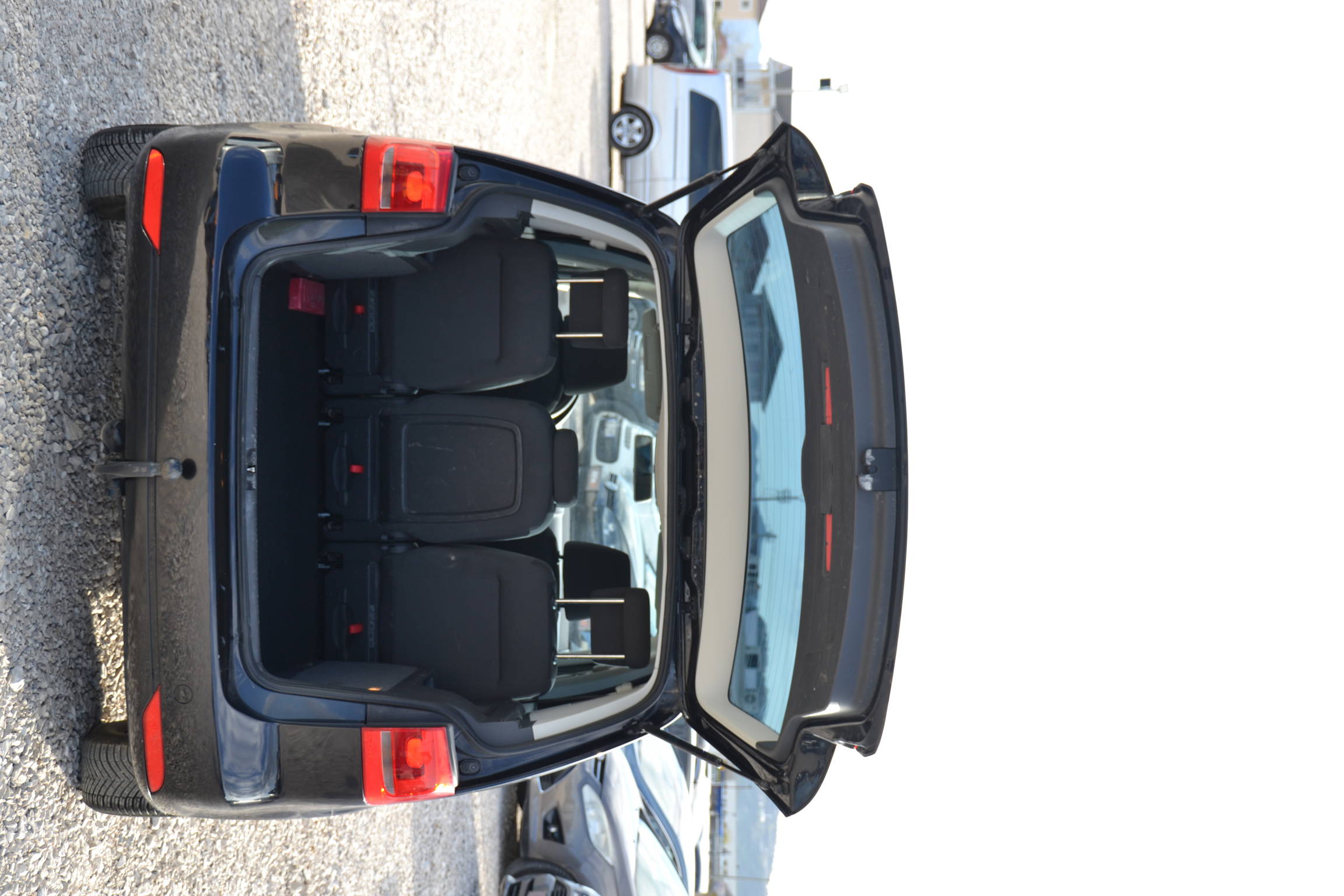 Volkswagen Touran - photo 4