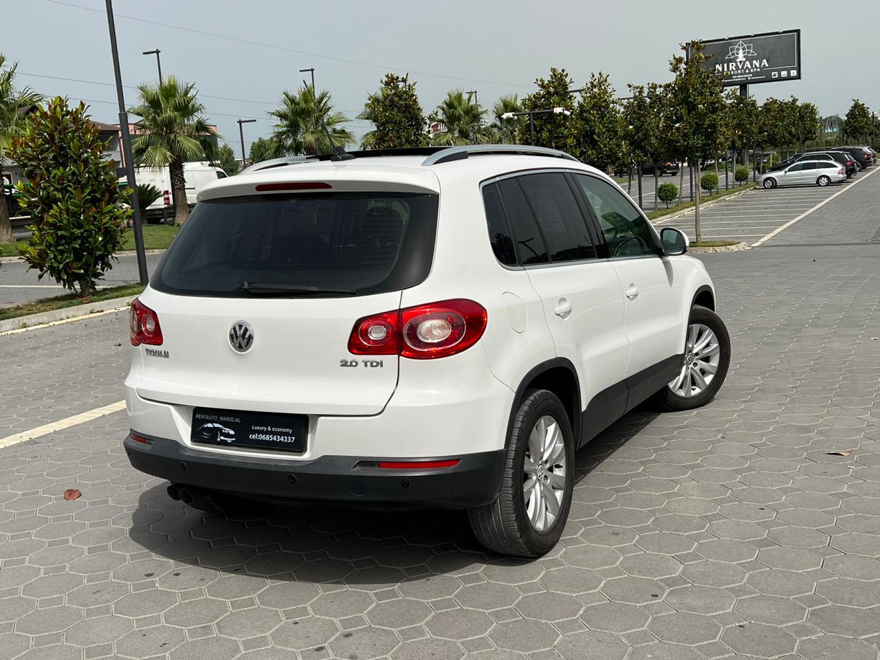 Volkswagen Tiguan - side view