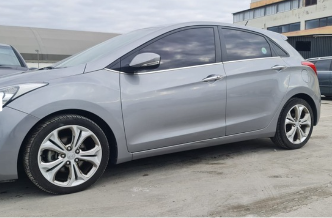 Hyundai I30 - side view