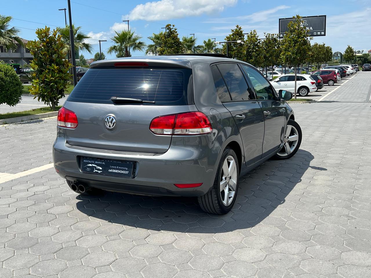 Volkswagen Golf - side view