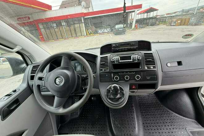 Volkswagen Transporter - side view