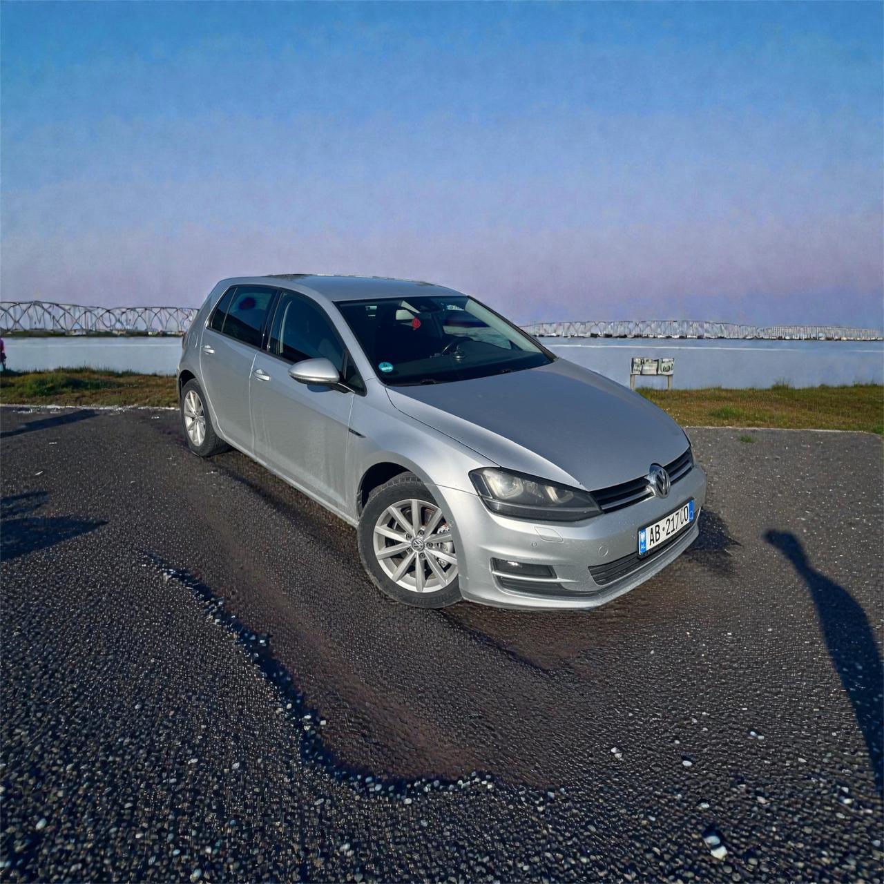 Volkswagen Golf - main photo