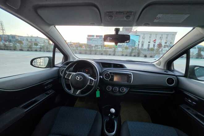 Toyota Yaris - side view