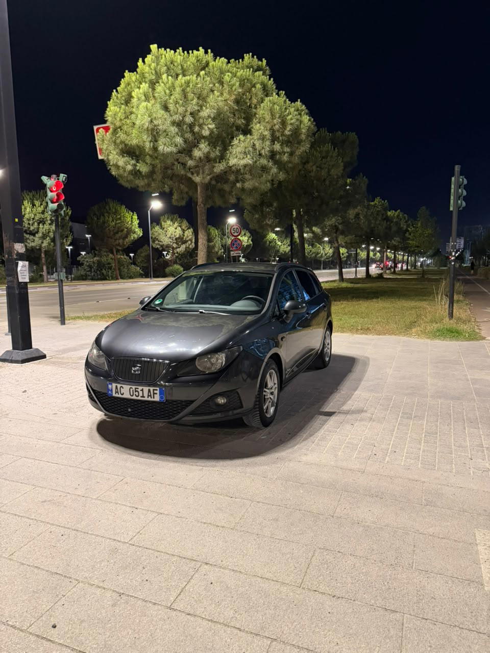 Seat Ibiza - side view