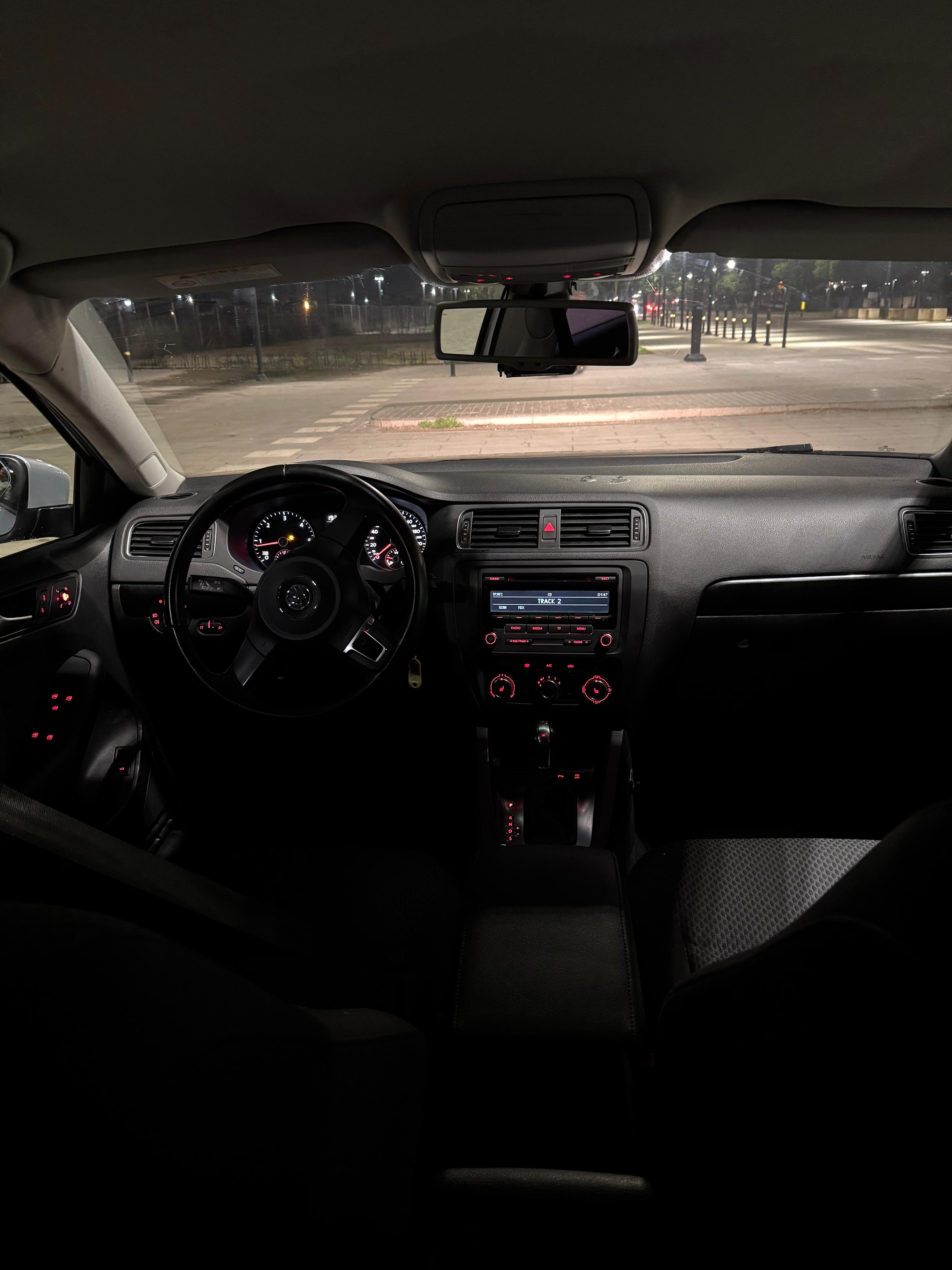 Volkswagen Jetta - photo 4