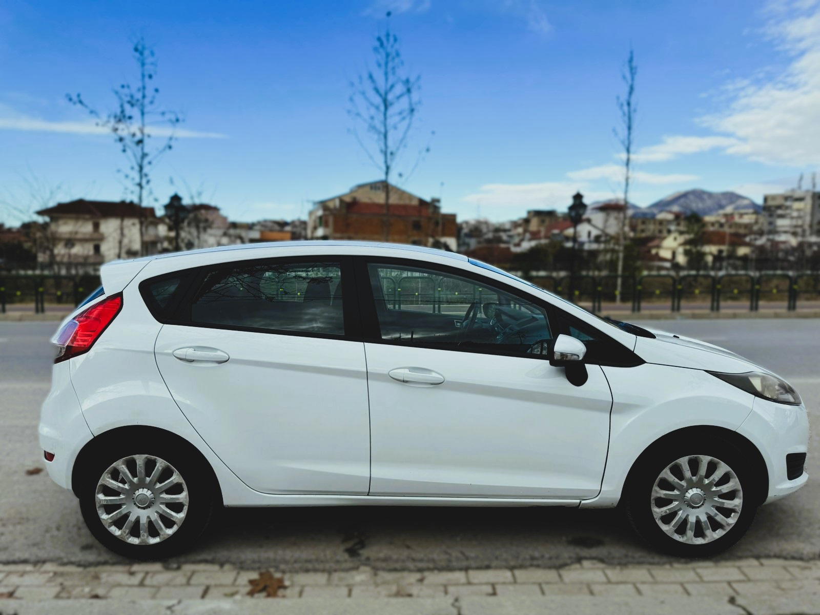 Ford Fiesta - photo 3