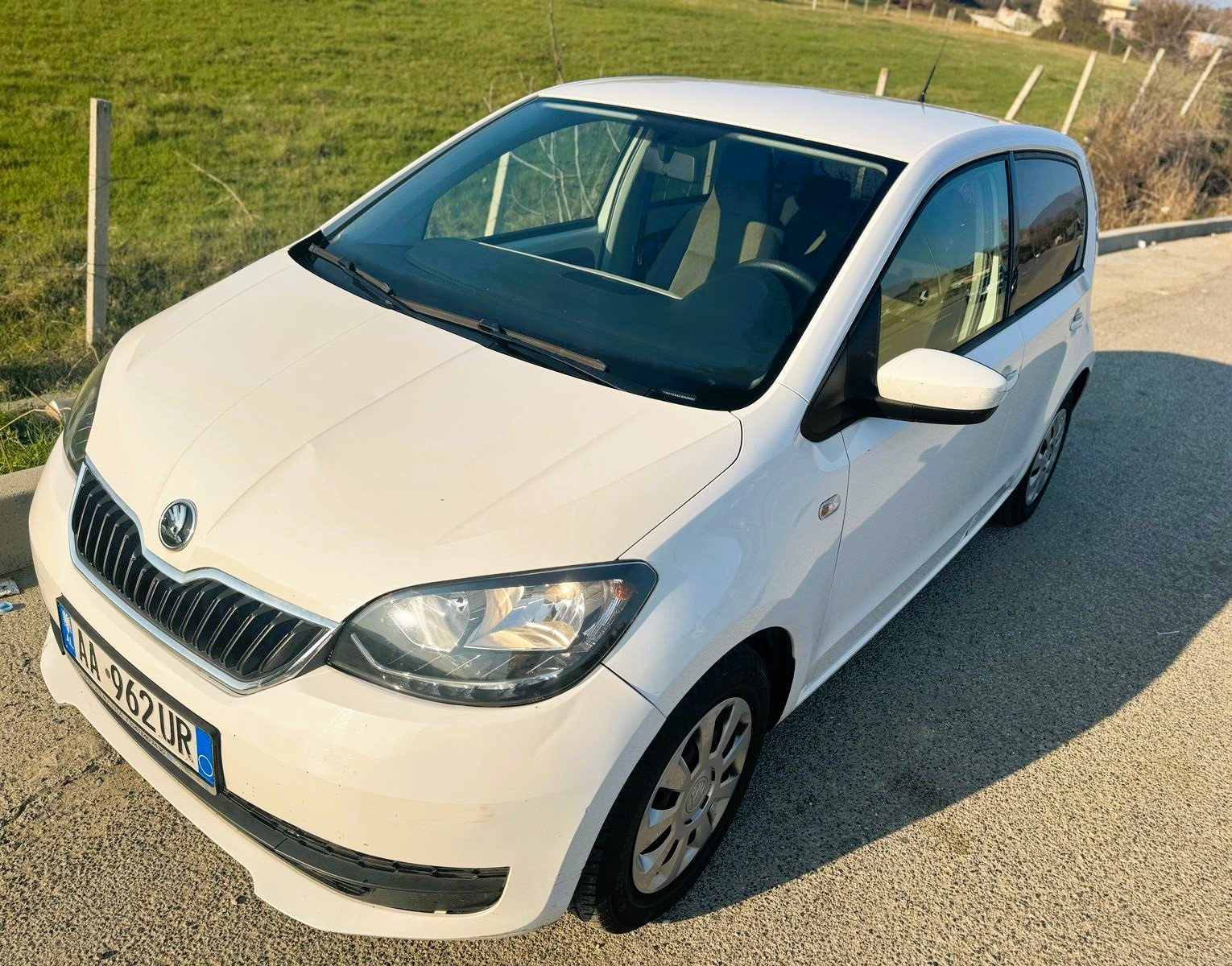 Volkswagen Fox - side view