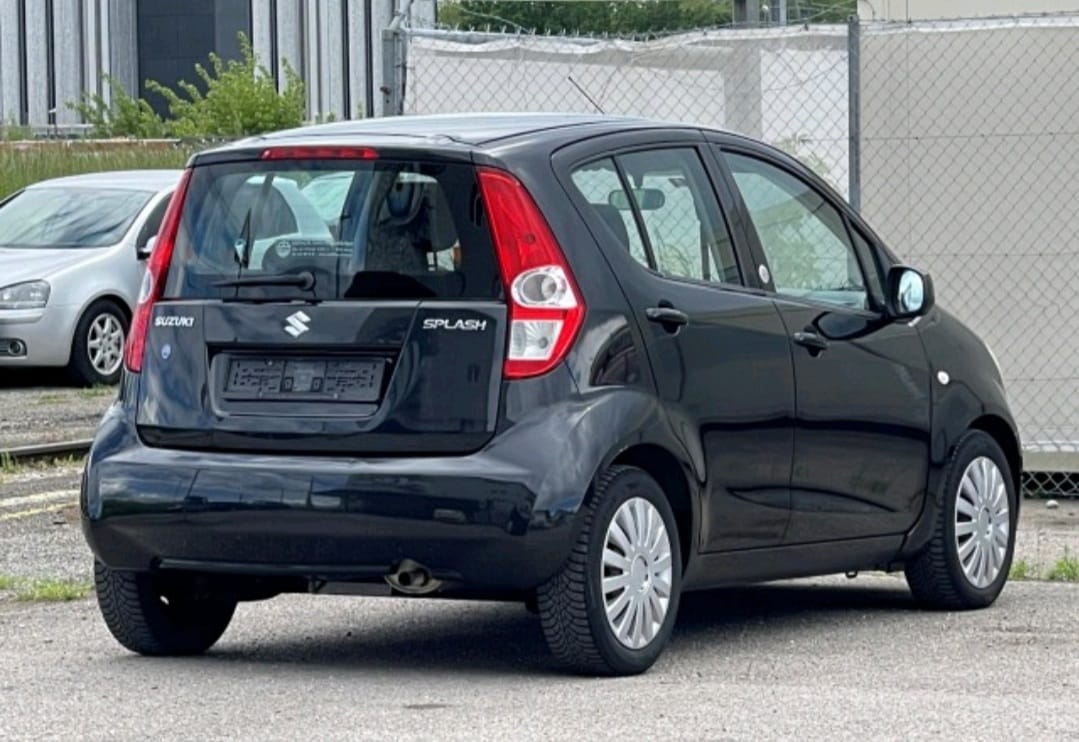 Suzuki Swift - side view