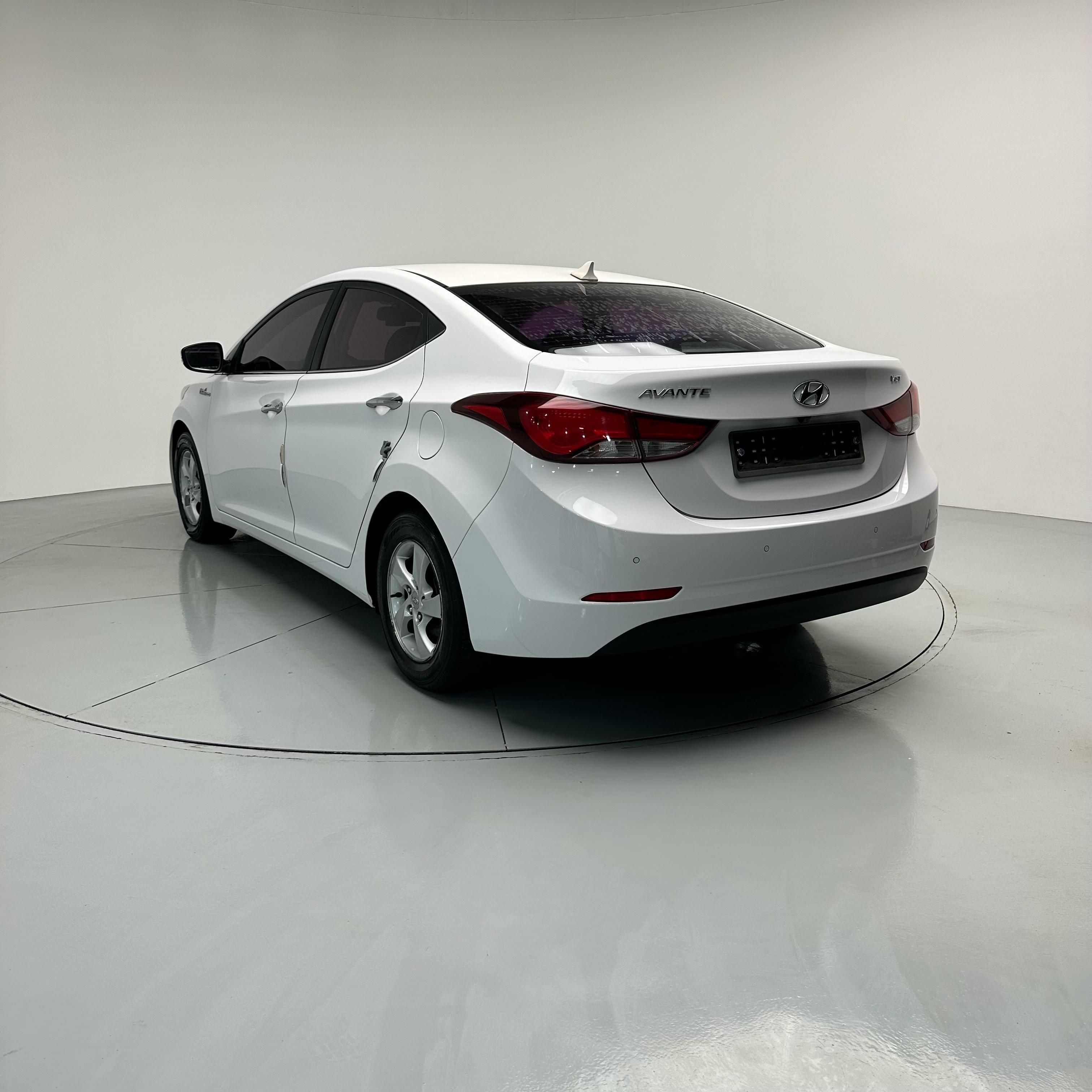 Hyundai Avante - photo 3
