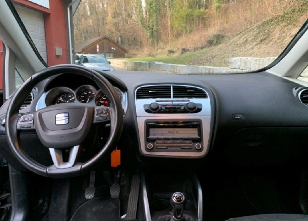 Seat Altea - side view