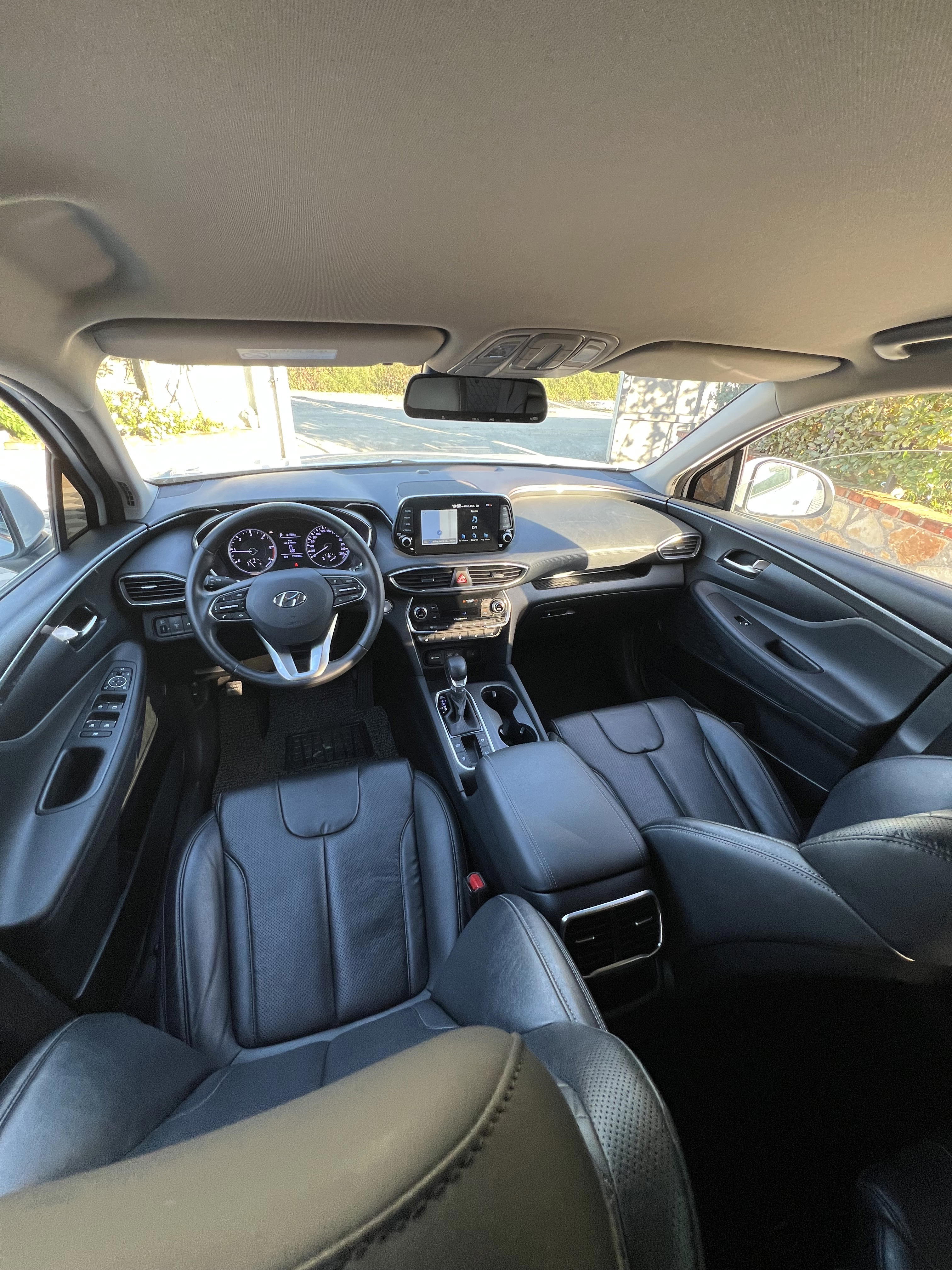 Hyundai Santa Fe - side view