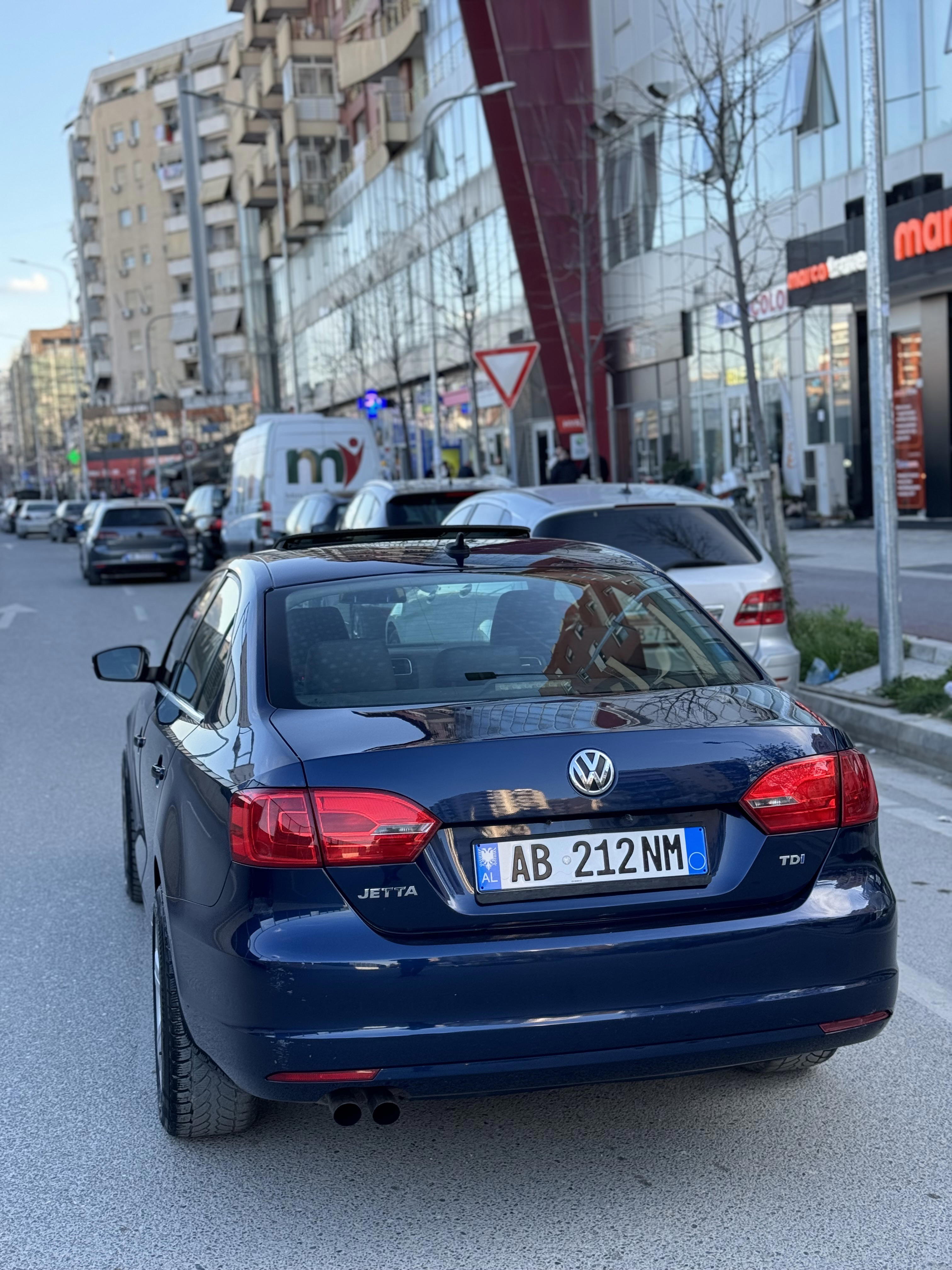Volkswagen Jetta - side view