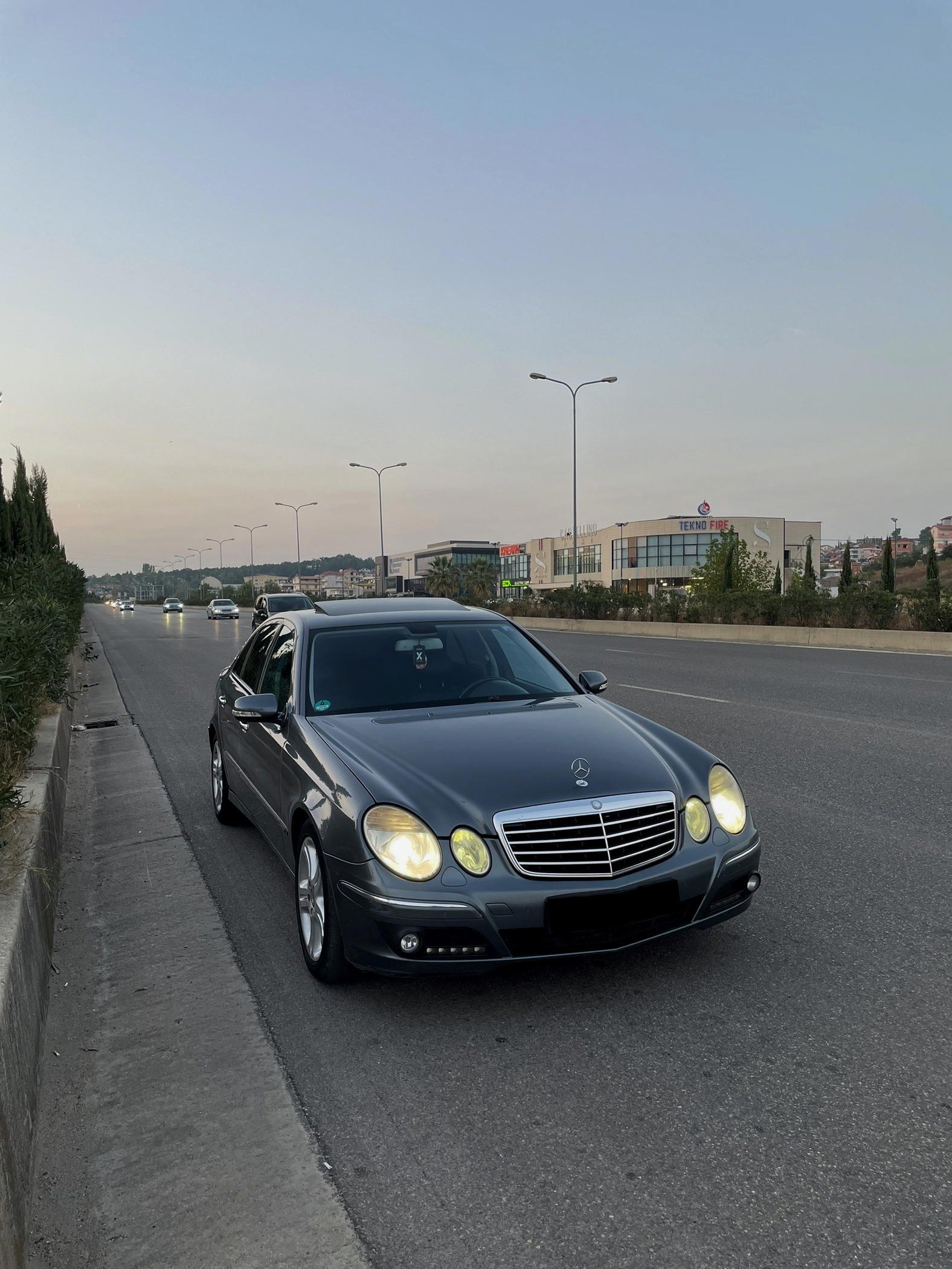 Mercedes-Benz E-Class - main photo