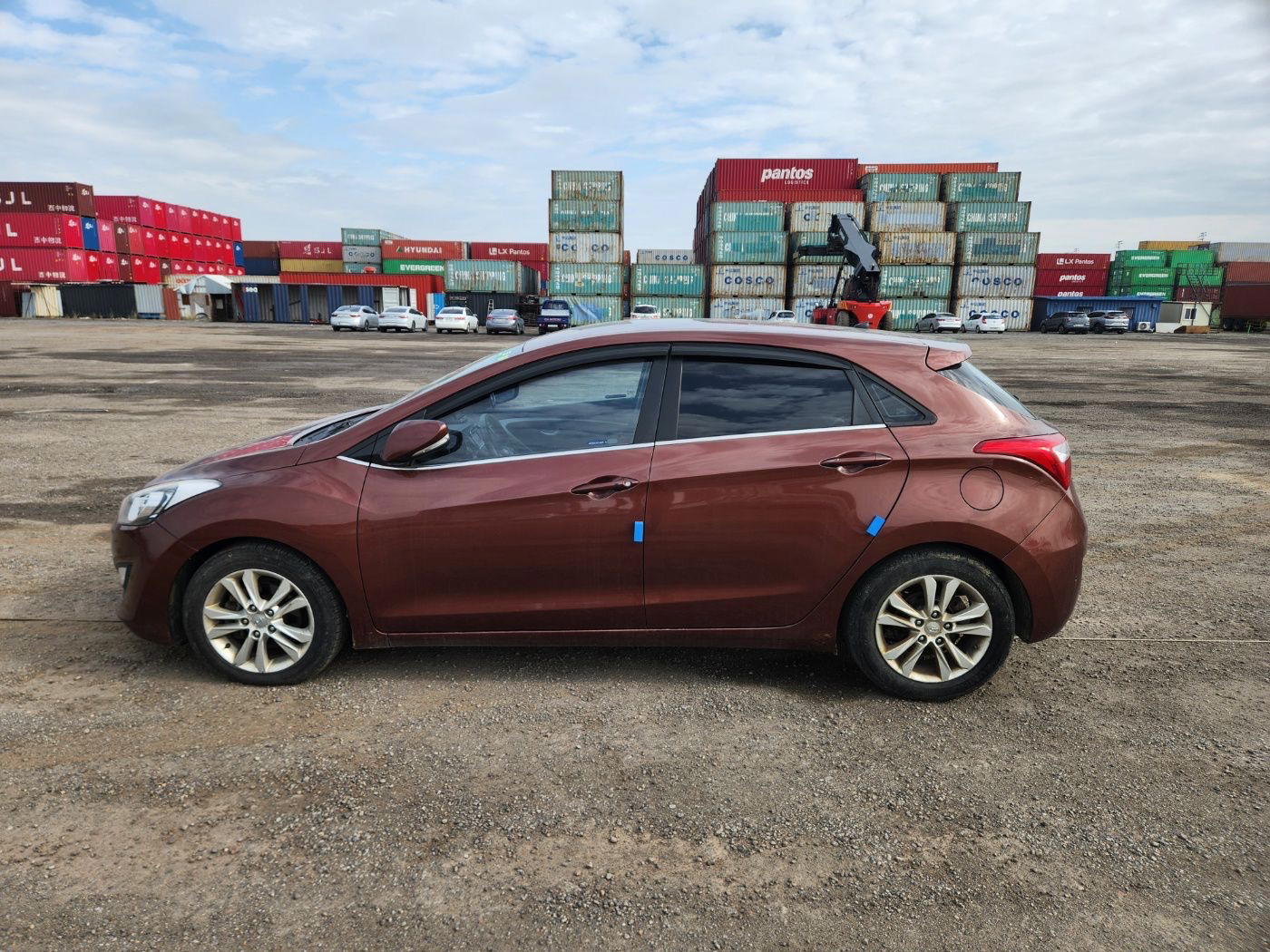 Hyundai I30 - side view