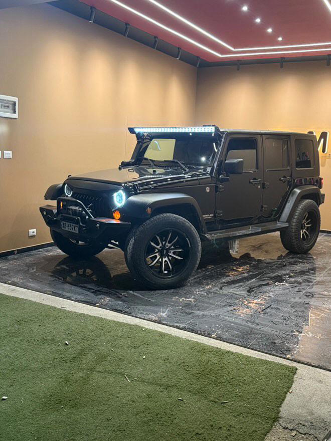 Jeep Wrangler - main photo