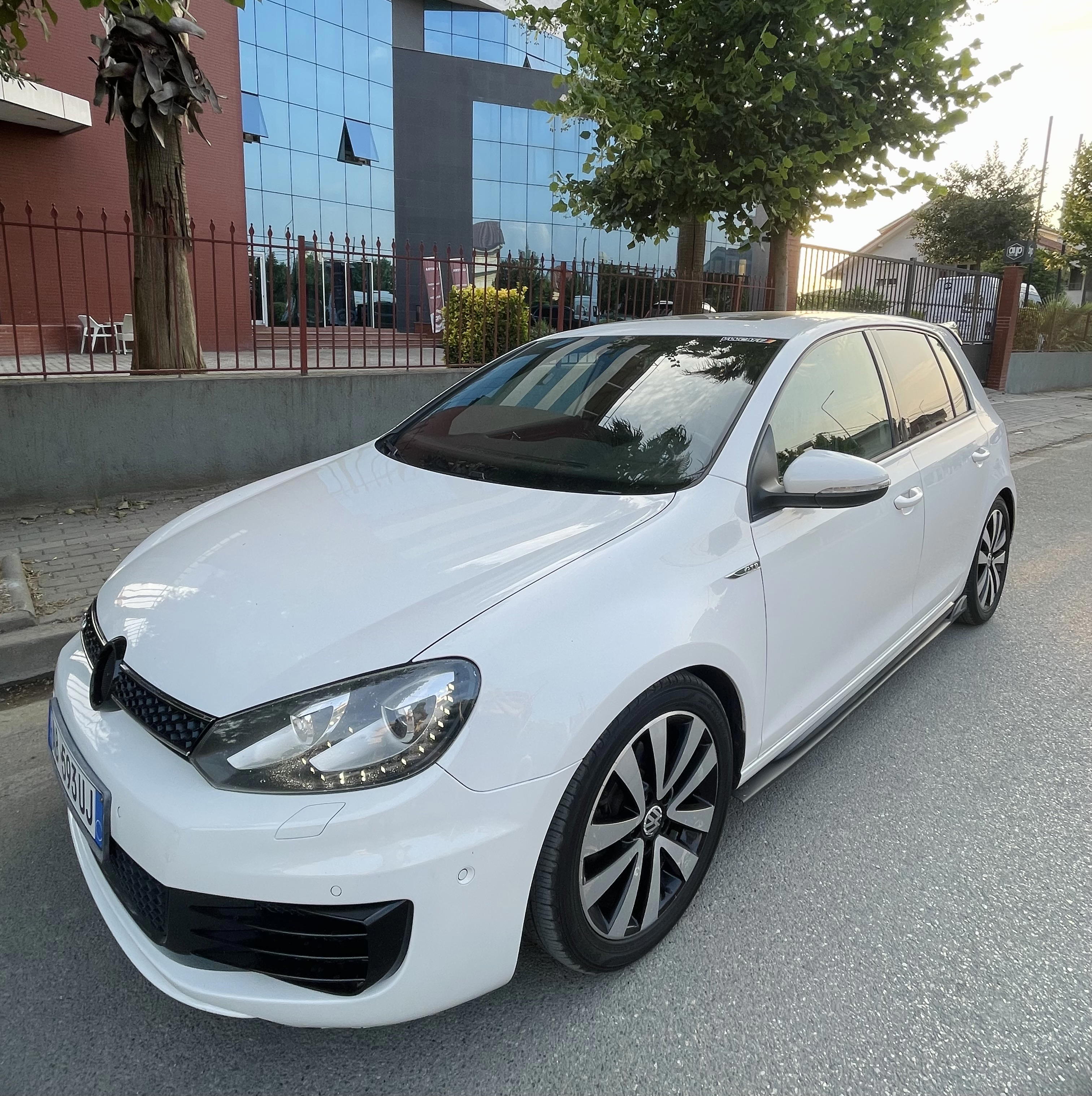 Volkswagen Golf - main photo
