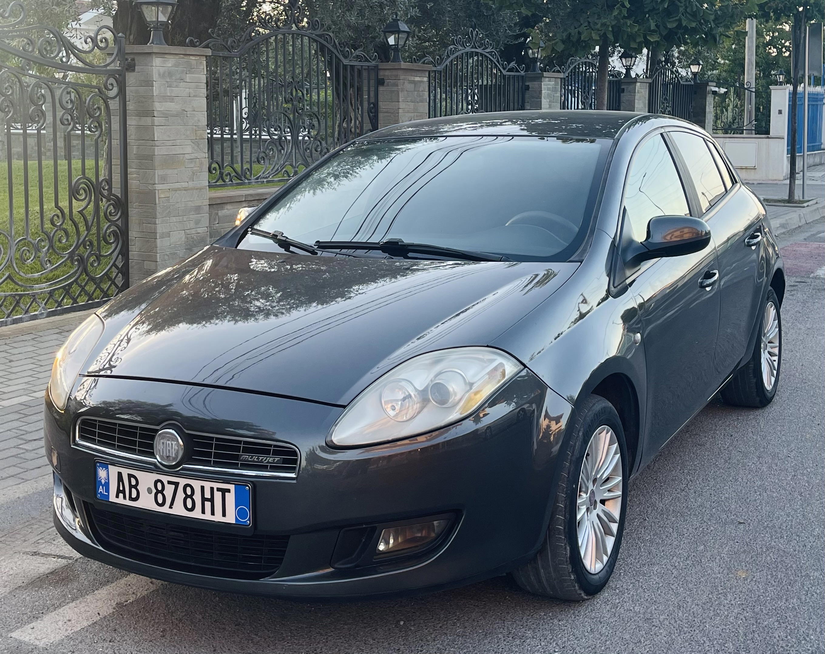 FIAT Bravo - side view