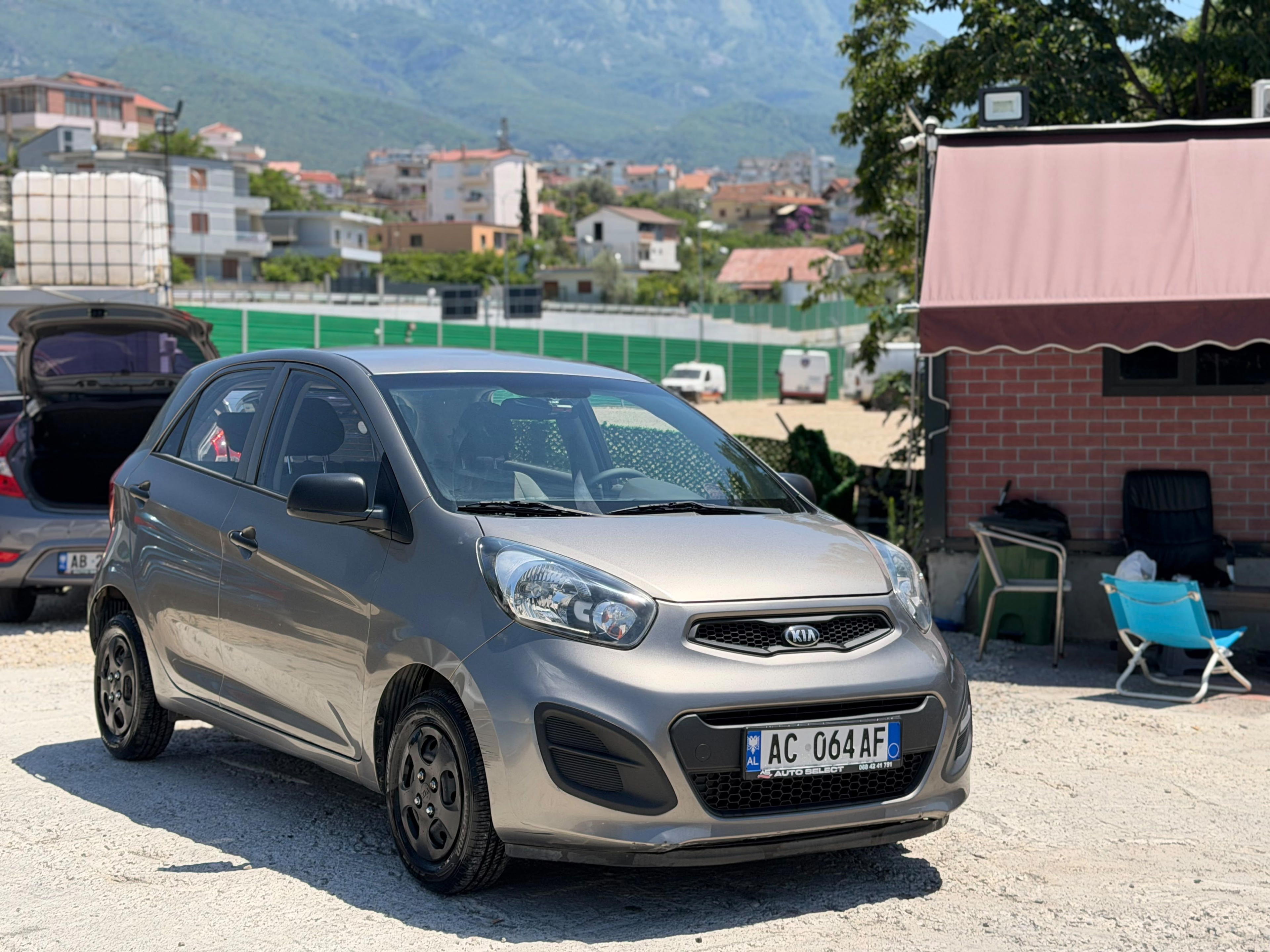 Hyundai i10 - main photo
