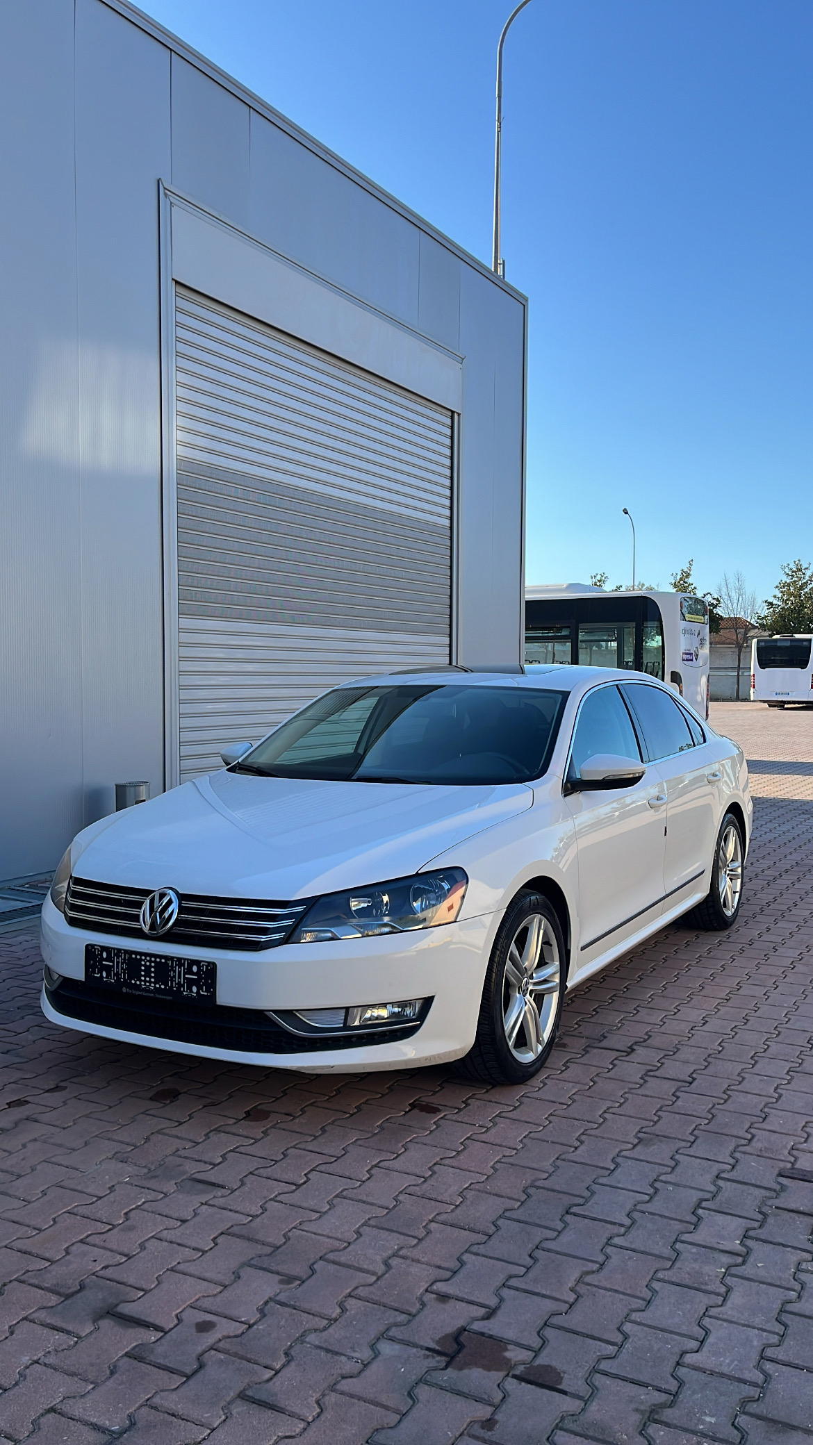 Volkswagen Passat - main photo