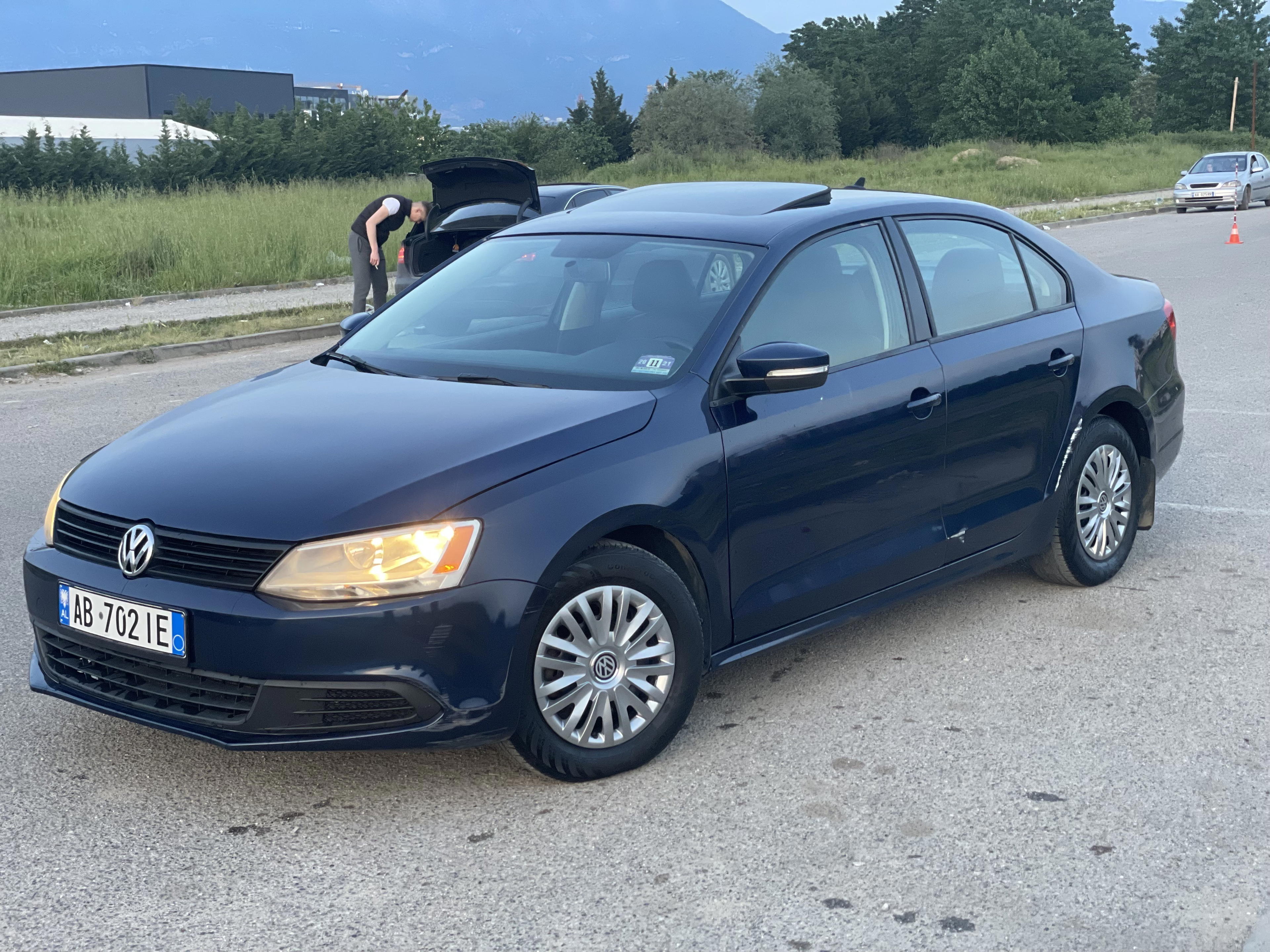 Volkswagen Jetta - side view