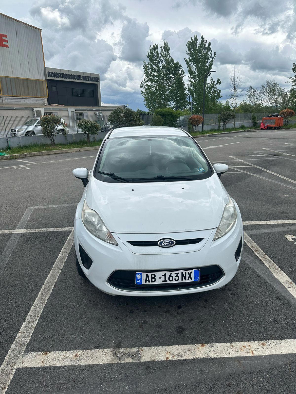 Ford Fiesta - side view