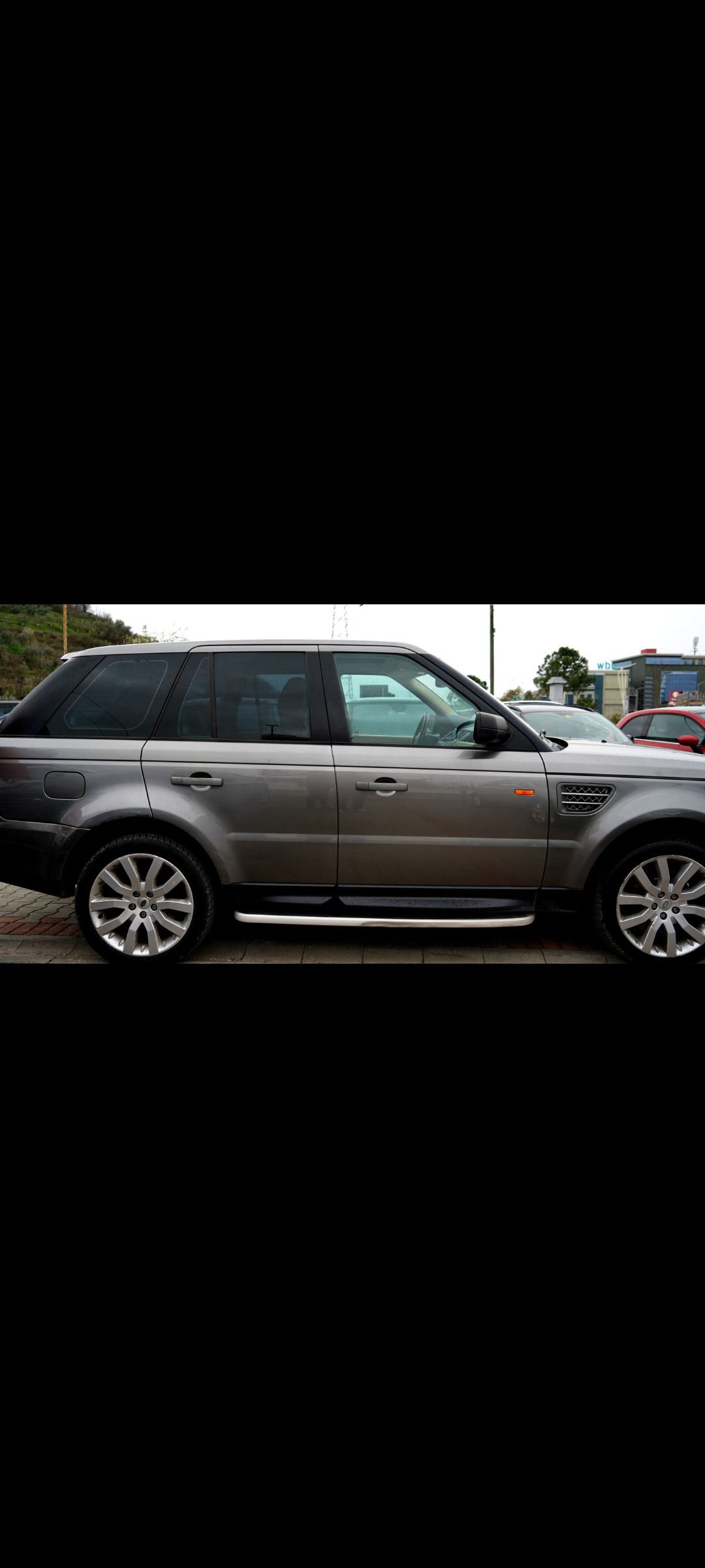 Land Rover Range Rover Sport - side view
