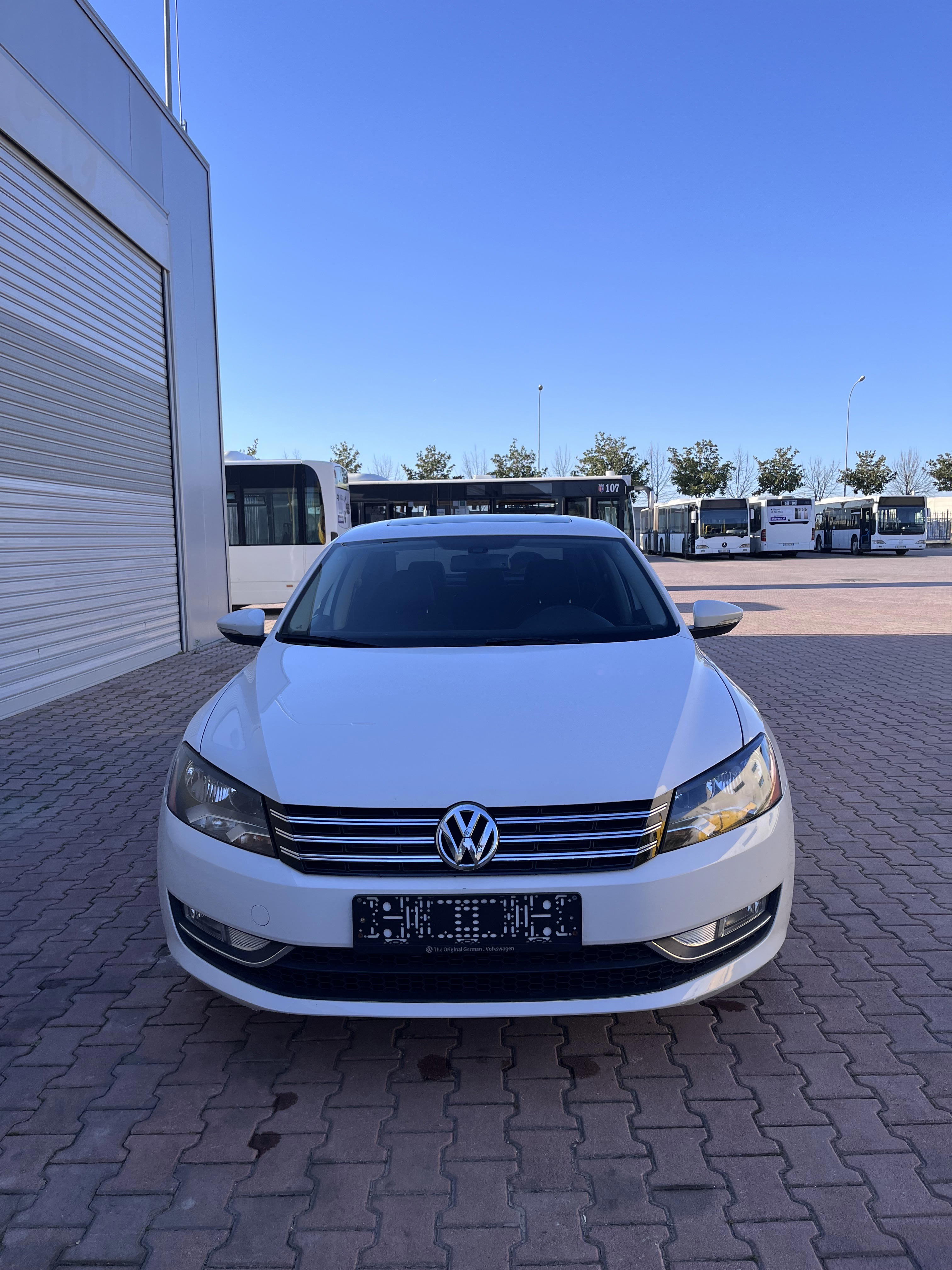 Volkswagen Passat - side view