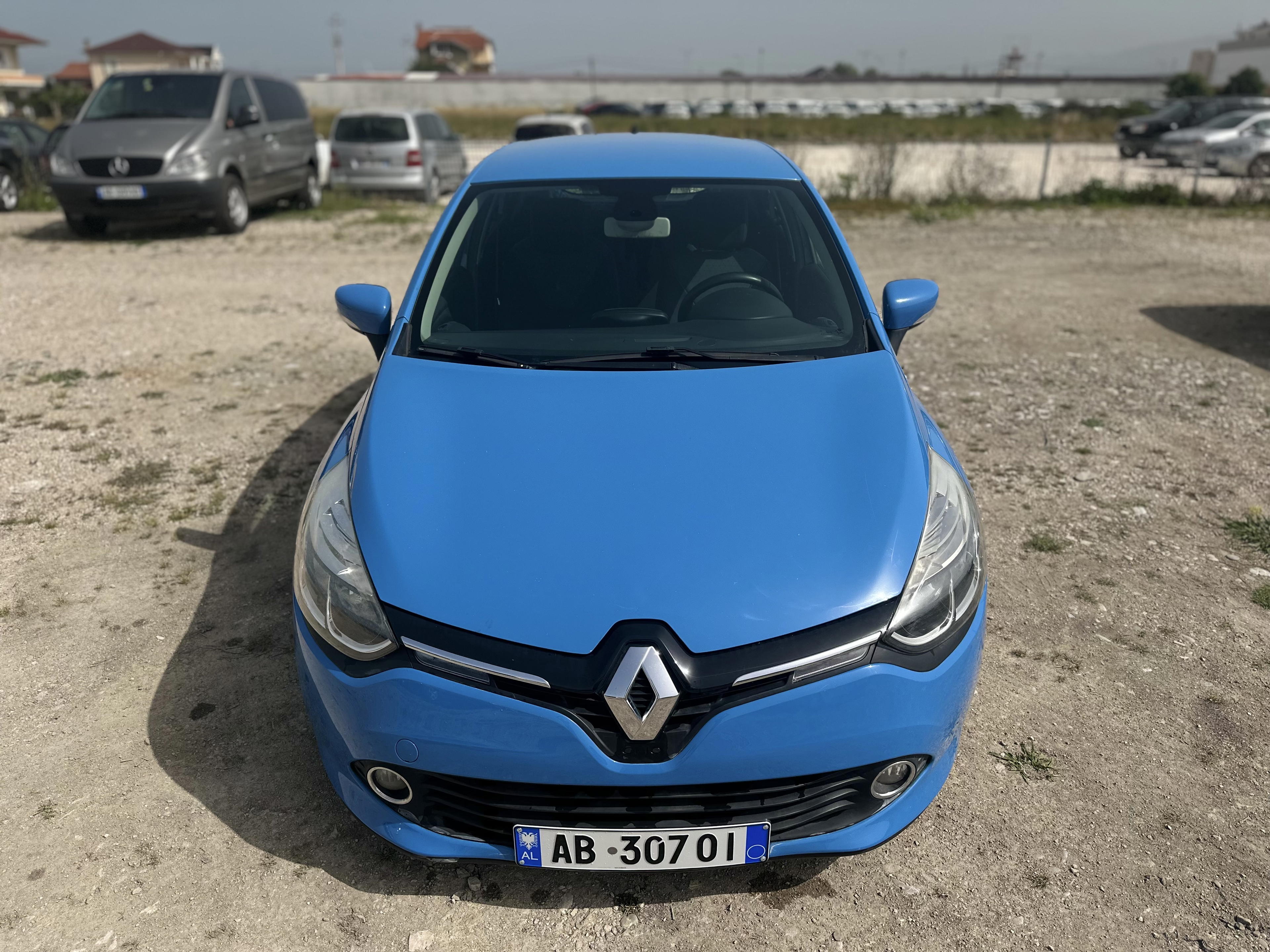 Renault Clio RentX Albania