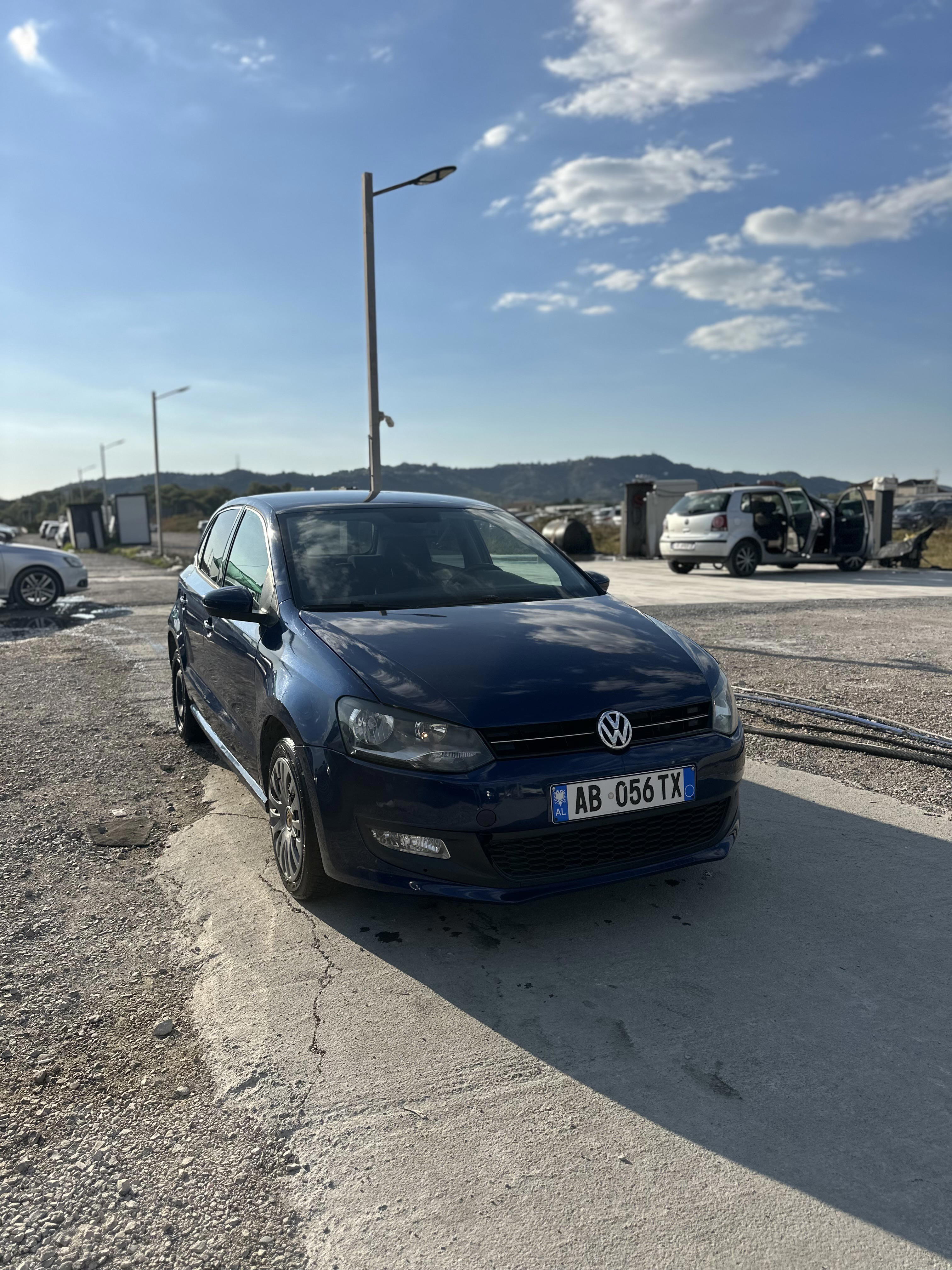 Volkswagen Polo - side view